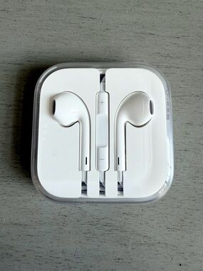 Apple Wired Earpods Headphones iPhone Earphones Earbuds 3.5mm Jack NEW